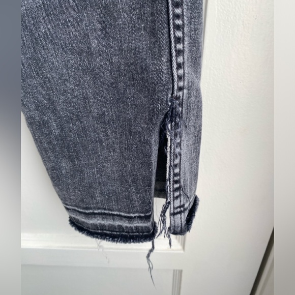 Mother high waisted rascal slice undone hem jean size 26 - Picture 3 of 12